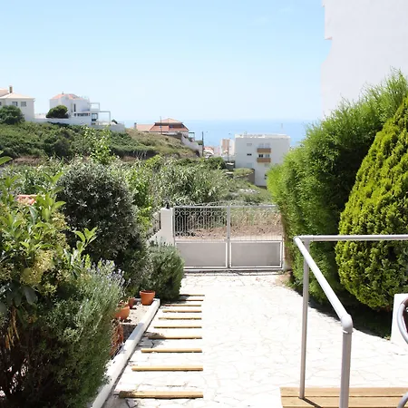 Hostel Chill Hill & Private - Peach Garden Ericeira