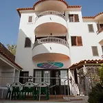 Hostel Chill Hill & Private - Peach Garden Ericeira