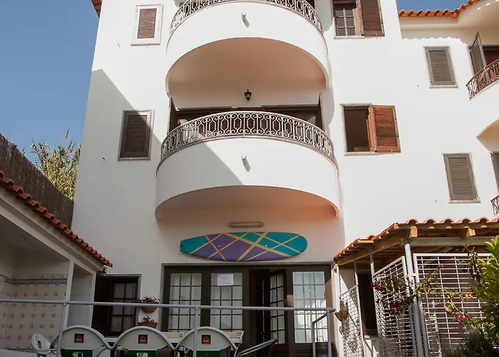 Hostel Chill Hill & Private - Peach Garden Ericeira