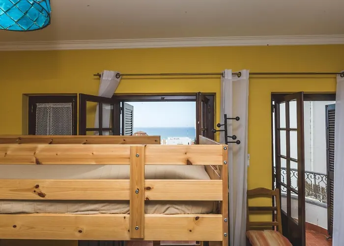 Chill Hill & Private - Peach Garden Hostel Ericeira